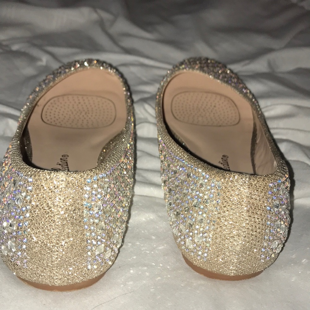 Flats!💛 - Picture 3 of 3